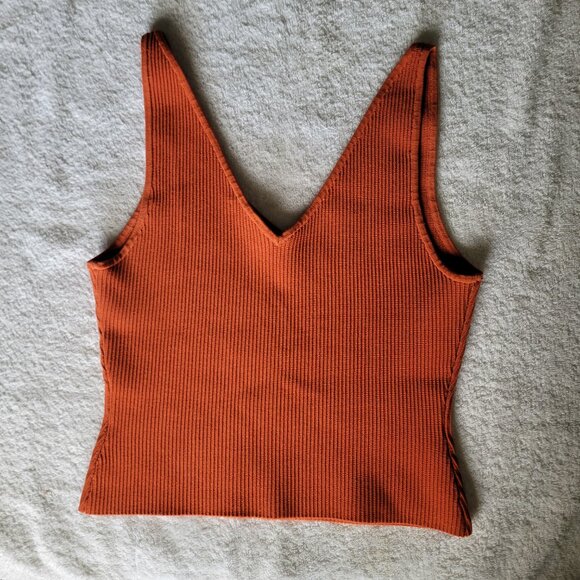 Babaton Sculpt Knit V Neck Top | Large | Flambeau - Picture 2 of 8